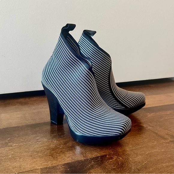 Barcelona Collective navy striped heels - Picture 1 of 3